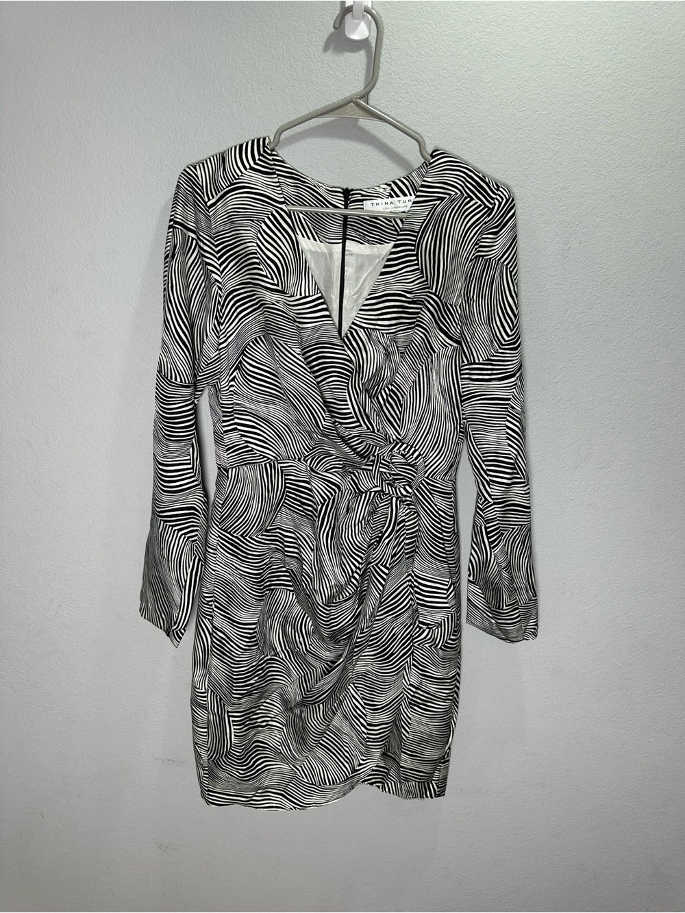 Trina Turk Black & White Wrap-Style Long Sleeve Silk Dress luxury